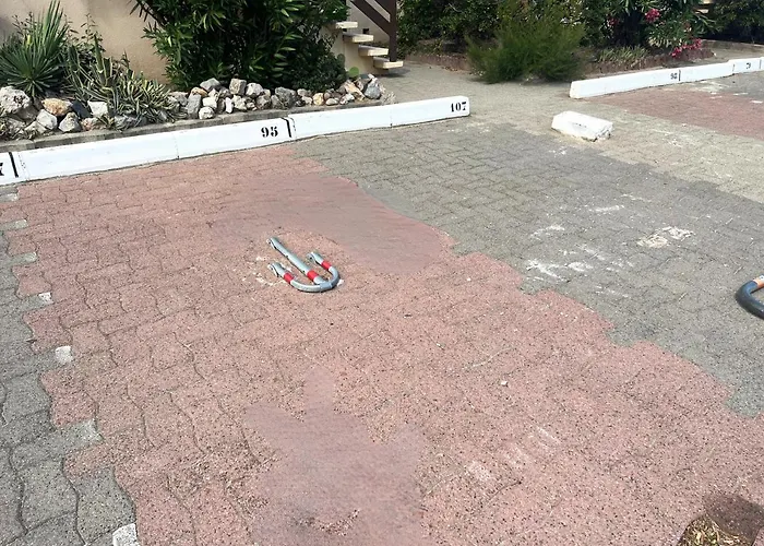 A 100m De La - Terrasse & Parking Prive 아파트